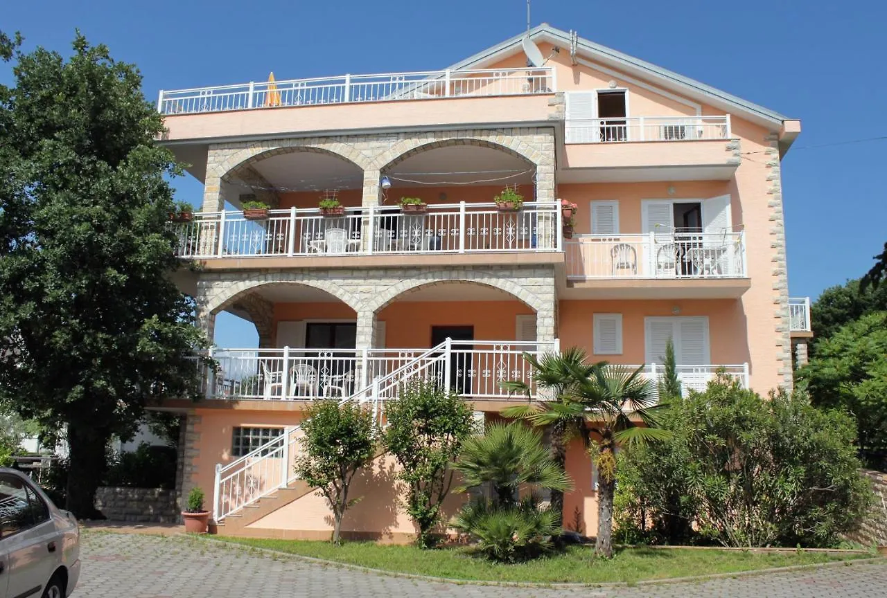 Apartment Njivice 5398H Croatia
