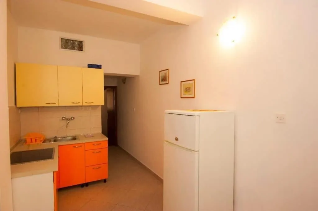 Apartment Njivice 5398H Croatia